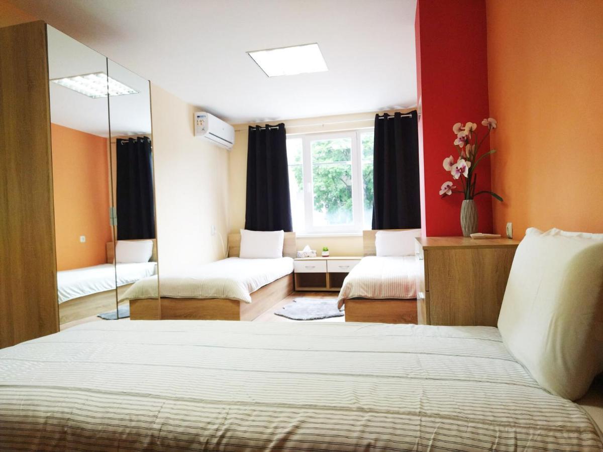 Auberge de jeunesse Roma à Varna Extérieur photo