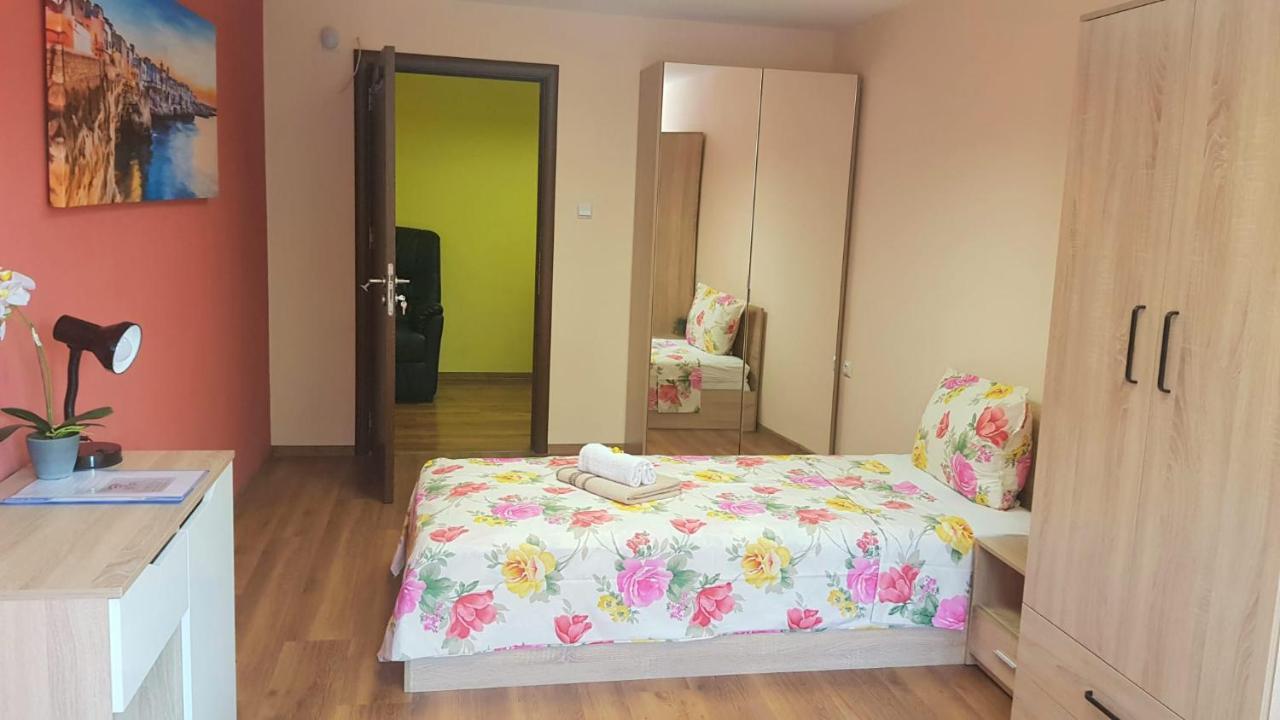 Auberge de jeunesse Roma à Varna Extérieur photo